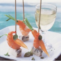 Brochettes apéritif : tome de chèvre et crevettes, carte postale photo