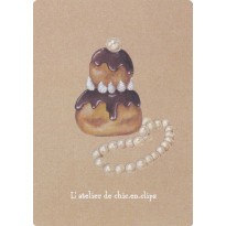 Religieuse au chocolat, patisserie-bijou sur carte postale